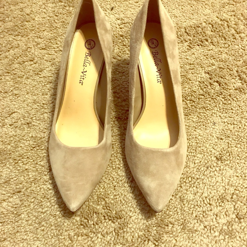 Bella vita nude/tan heels